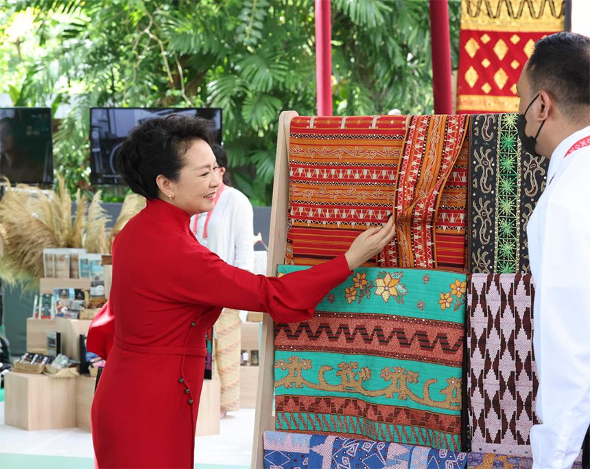 Isteri Presiden China Sertai Acara Pasangan Pemimpin G20