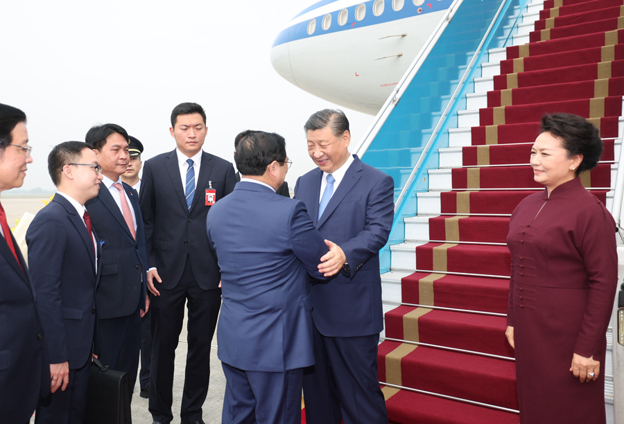 Presiden Xi Tiba di Vietnam