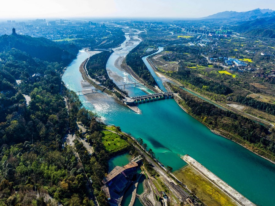 Gambar dron yang diambil pada 4 Mac 2023 menunjukkan Projek Tali Air Dujiangyan di Sichuan yang tersenarai sebagai warisan dunia UNESCO. (Foto/Xinhua)