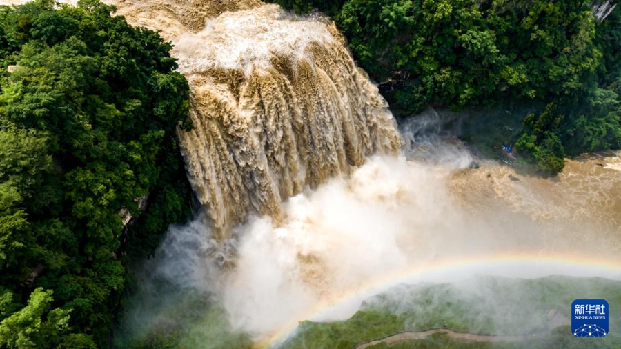 Pemandangan air terjun Huangguoshu di Guizhou pada 20 Jun. (Agensi Berita Xinhua/Chen Xi)