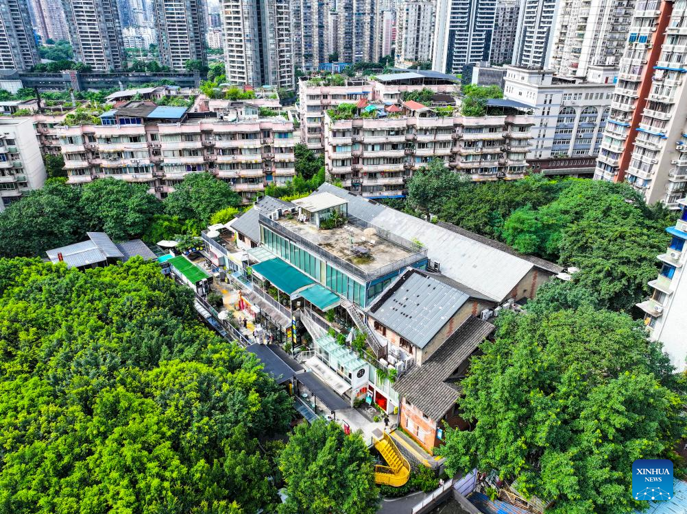 Foto yang diambil menggunakan dron pada 15 Julai 2025 ini memaparkan Jalan Kreatif dan Budaya Beicang di Daerah Jiangbei, di Chongqing, barat daya China. (Xinhua/Wang Quanchao)