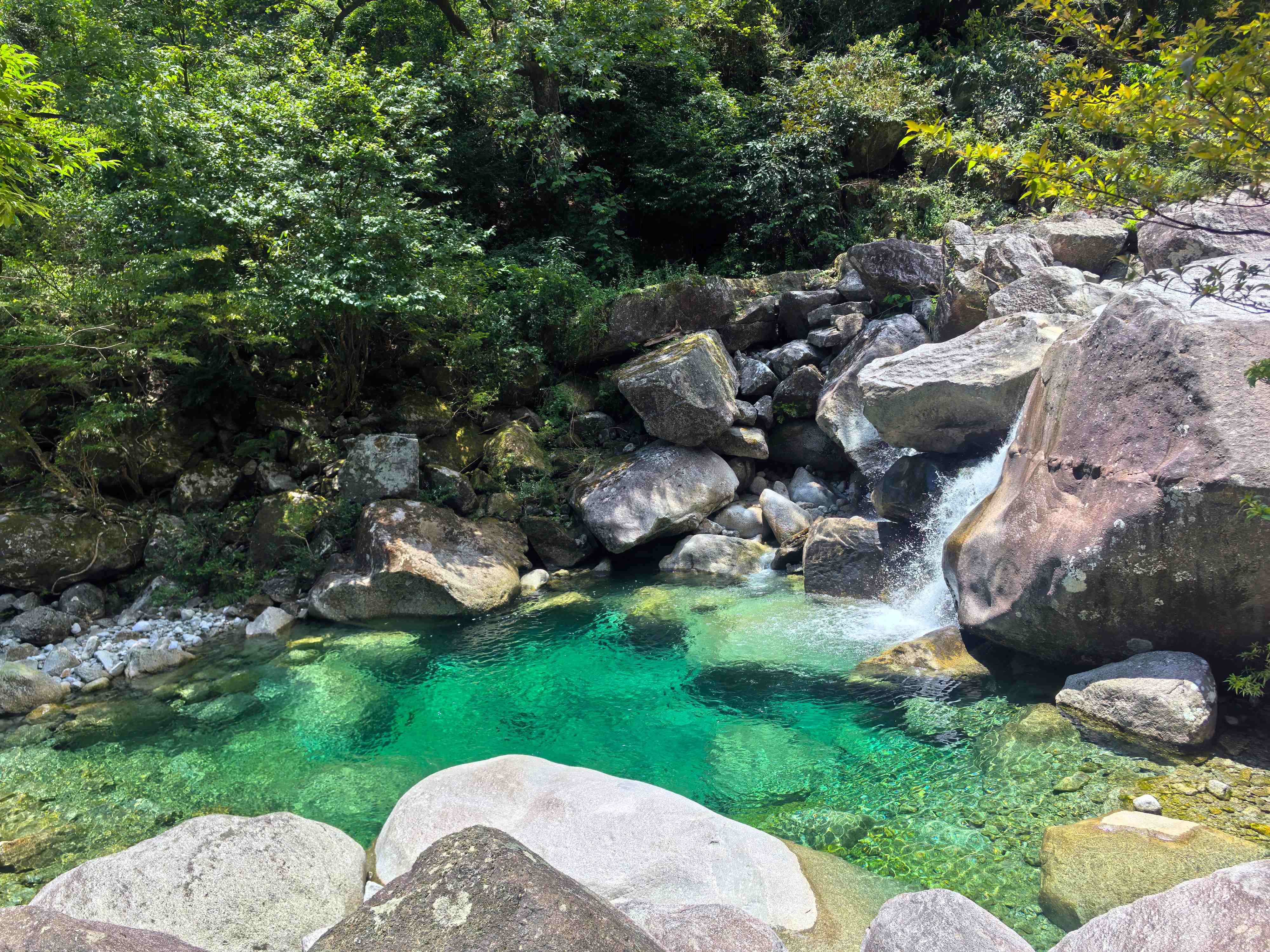 “Air jeli” di Ngarai Besar Punca Sungai Li, Gunung Mao’er. (People’s Daily Online/Fu Hazhou)