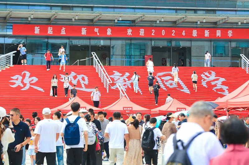 Pada 19 Ogos, Universiti Peking mengalu-alukan pelajar baru. (Foto/Universiti Peking)