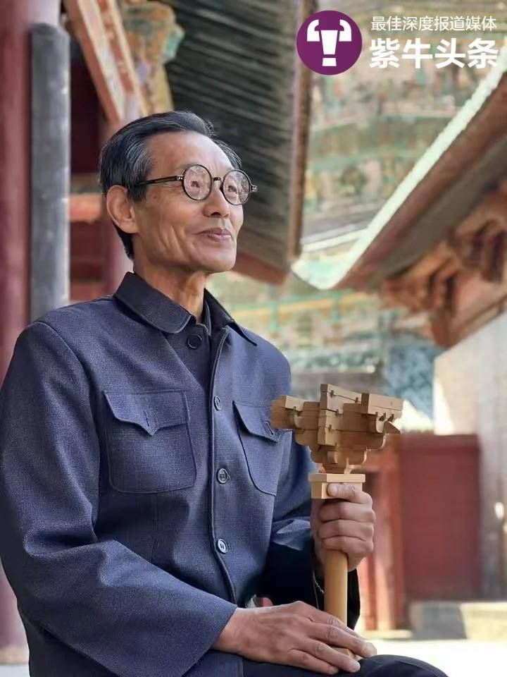 Foto Wang Yongxian, pakar pembaik pulih bangunan Cina purba yang berusia 74 tahun. (Foto ihsan Wang Yongxian/Yangtse.com)